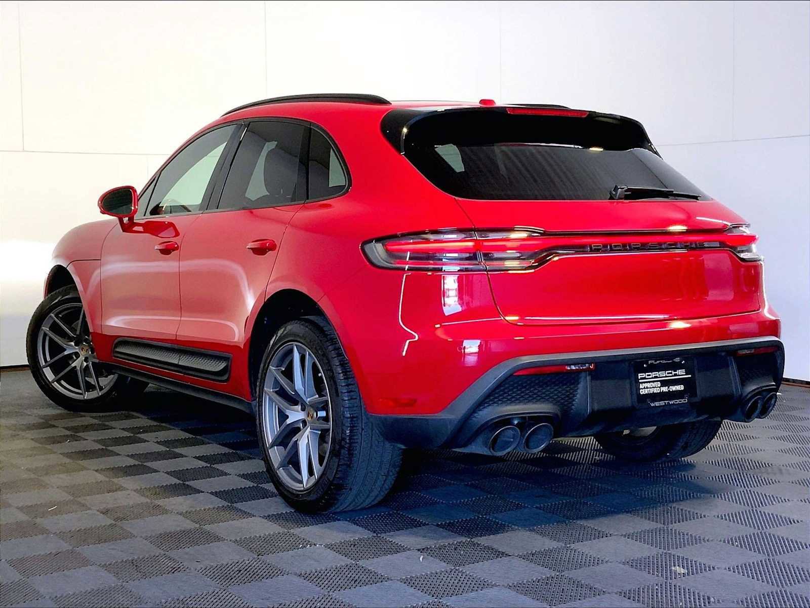 Certified 2023 Porsche Macan AWD/4WD image 3