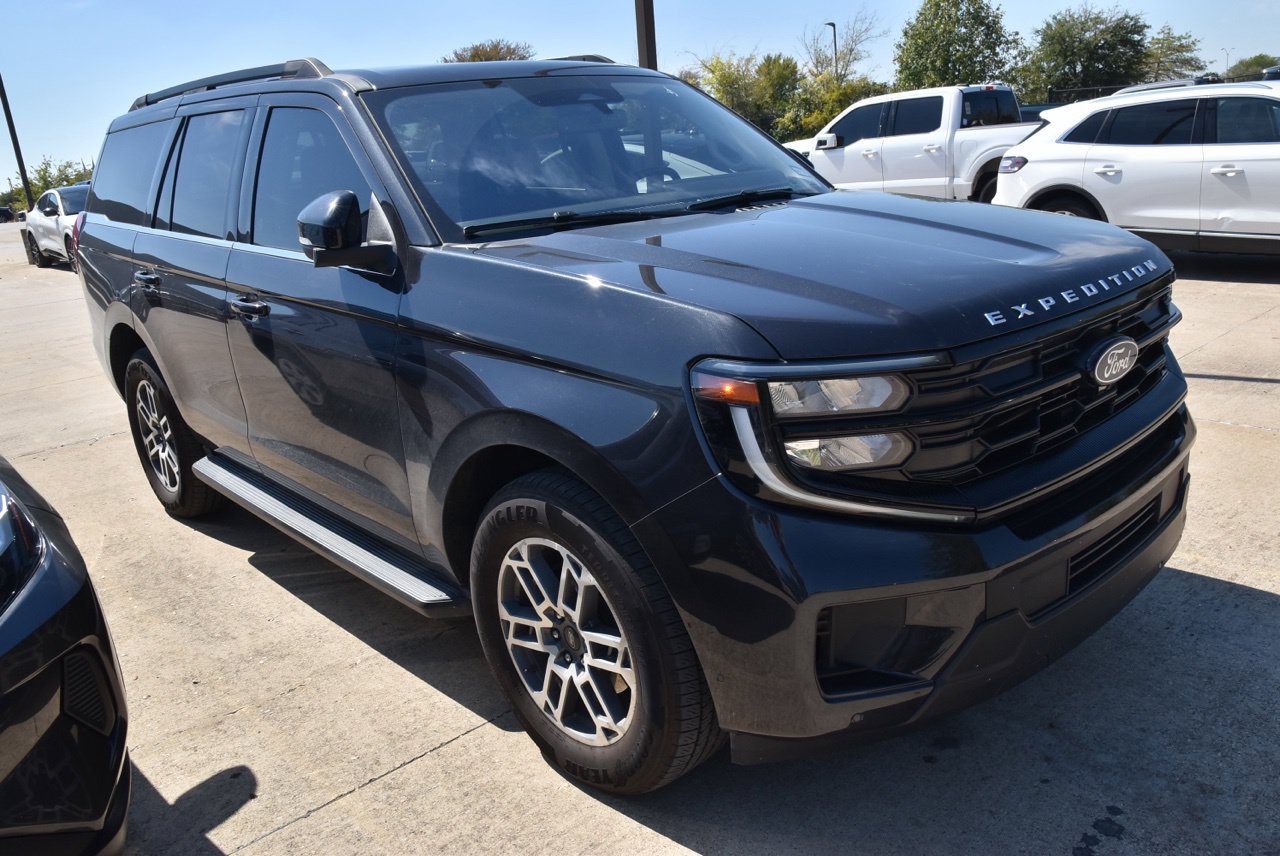 Used 2025 Ford Expedition Active RWD image 4
