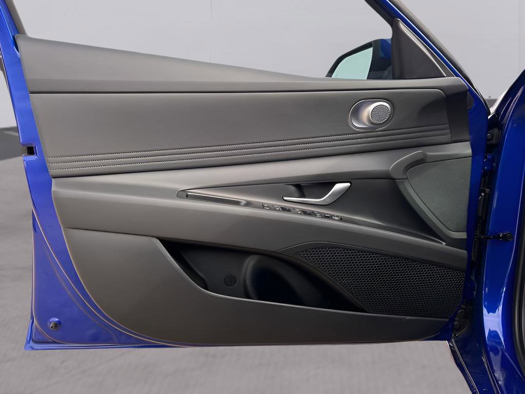 Used 2025 Hyundai Elantra SEL w/ Cargo Package image 20