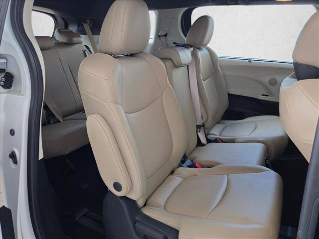 Used 2022 Toyota Sienna XLE FWD image 22