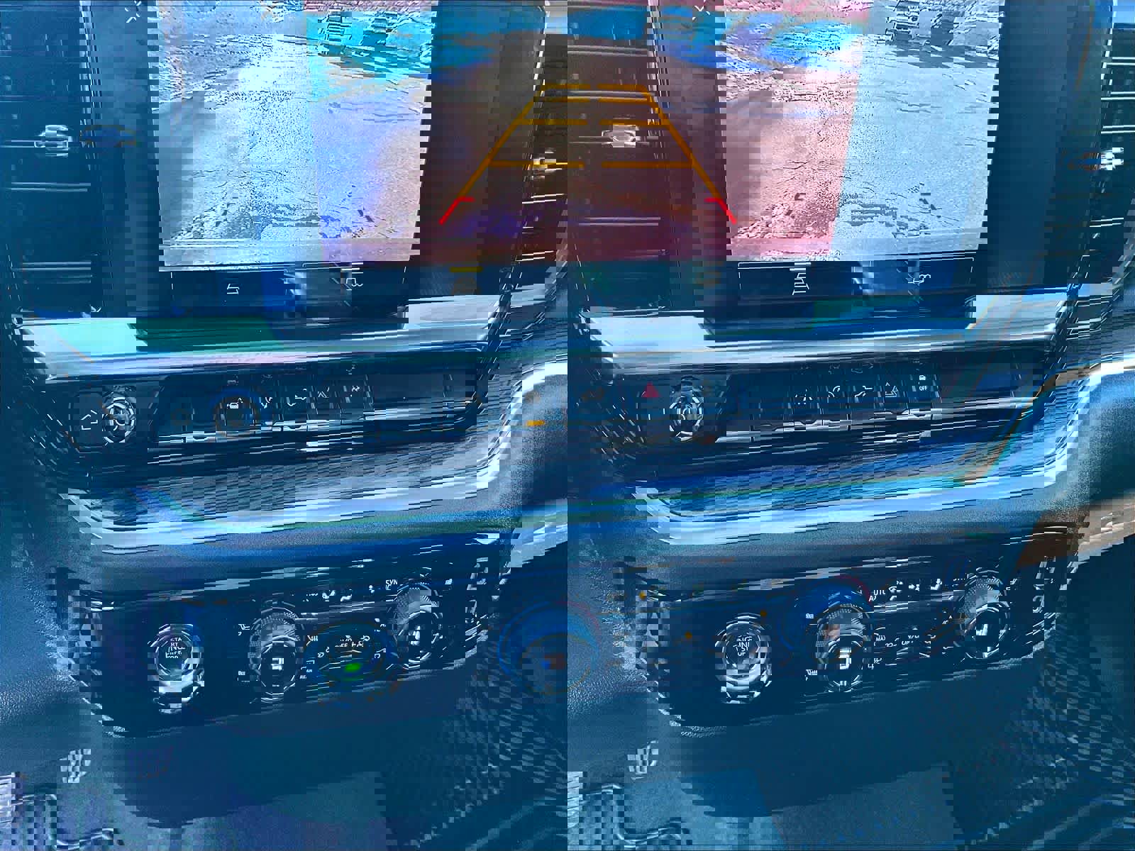 Used 2022 Chevrolet Silverado 1500 LT image 26