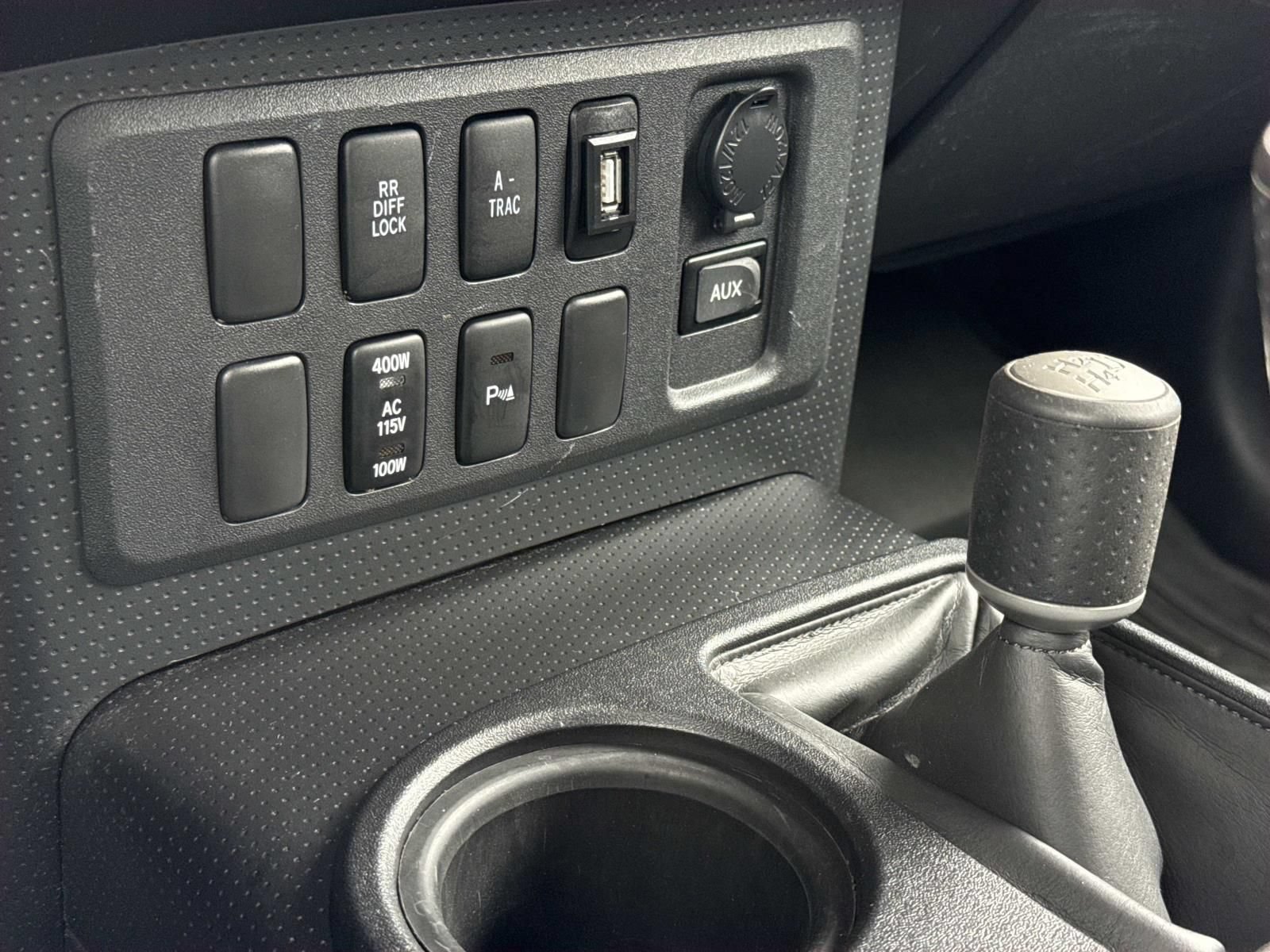Used 2007 Toyota FJ Cruiser 4WD image 12
