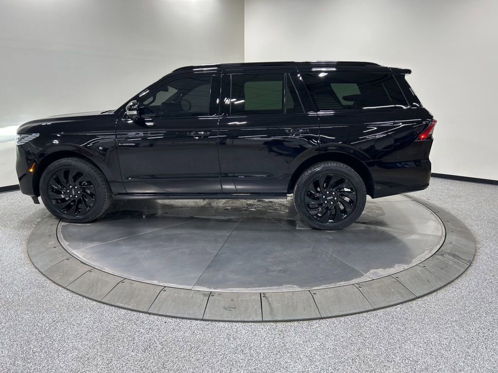 Used 2025 Lincoln Navigator Reserve w/ Jet Appearance Package image 10