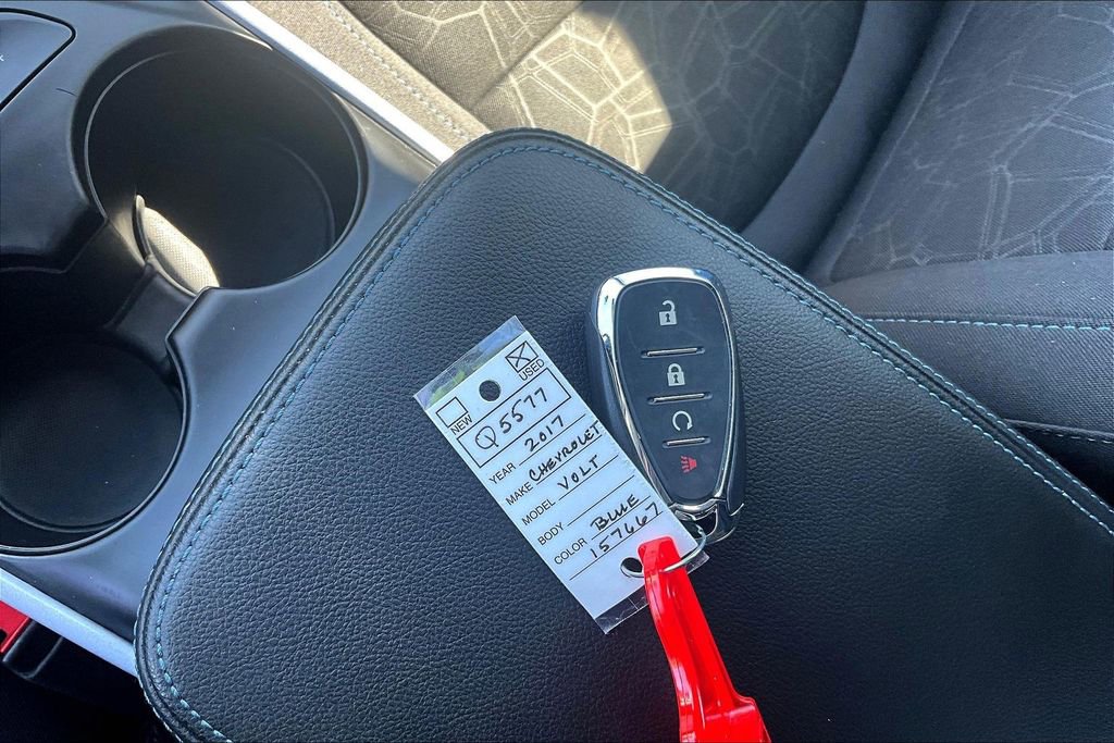 Used 2017 Chevrolet Volt LT w/ Comfort Package image 11