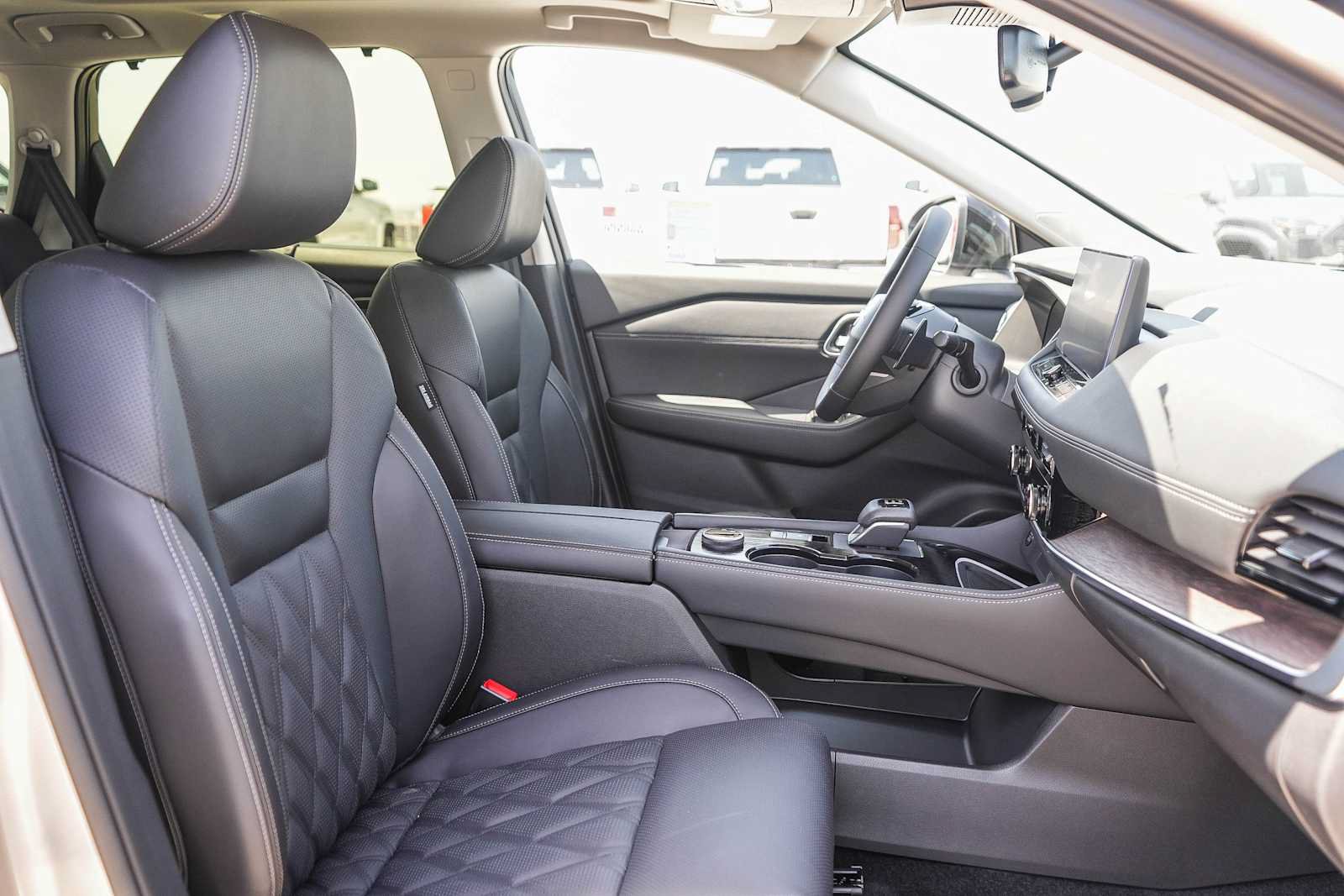 New 2026 Nissan Rogue Platinum AWD/4WD image 18