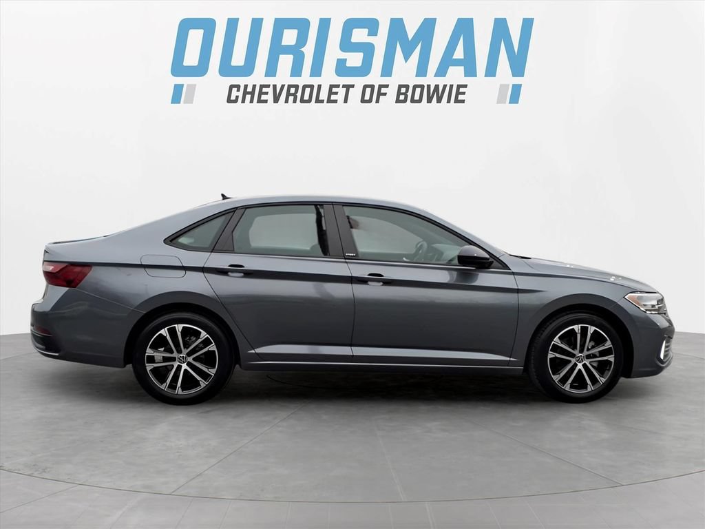 Used 2023 Volkswagen Jetta Sport FWD image 2