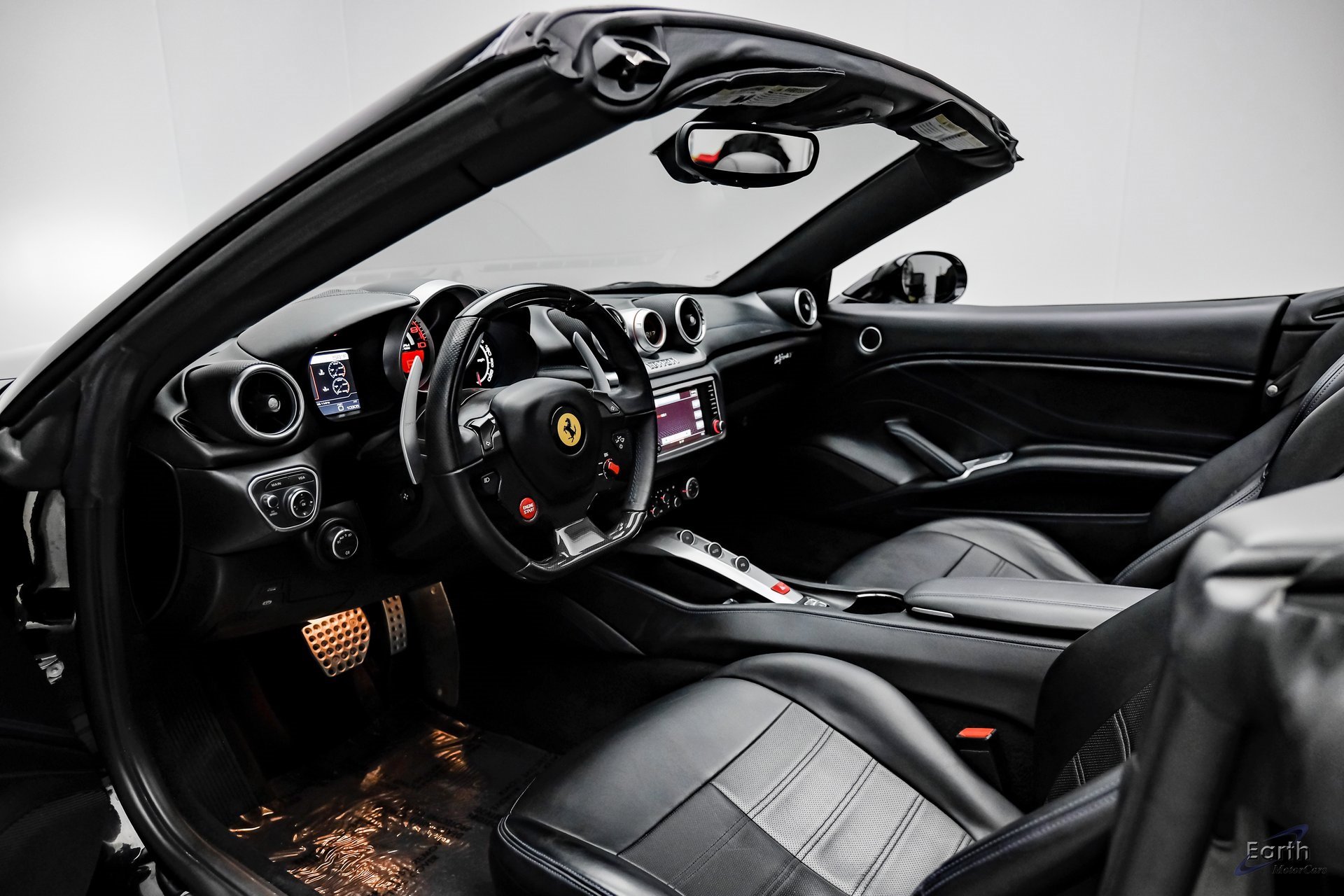 Used 2016 Ferrari California T image 41