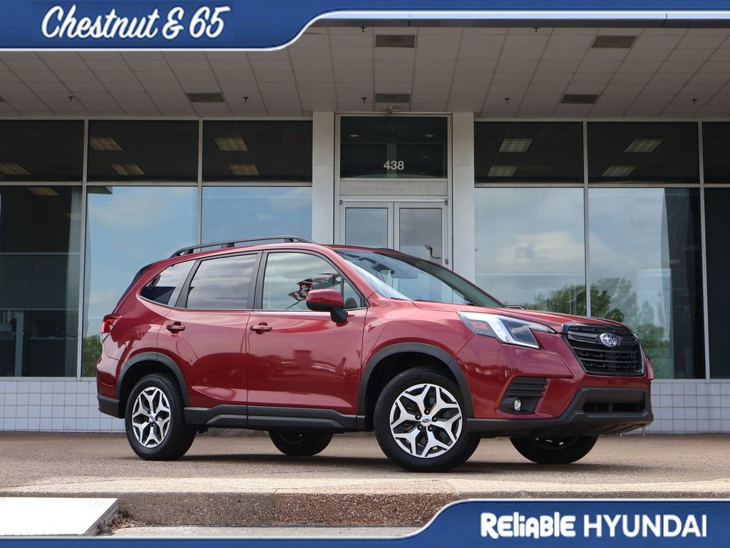 Used 2024 Subaru Forester Premium AWD/4WD image 2