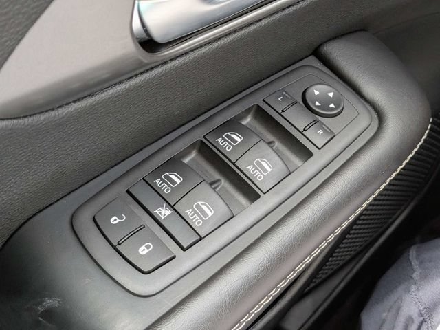 Used 2026 Chrysler Pacifica Select FWD image 23