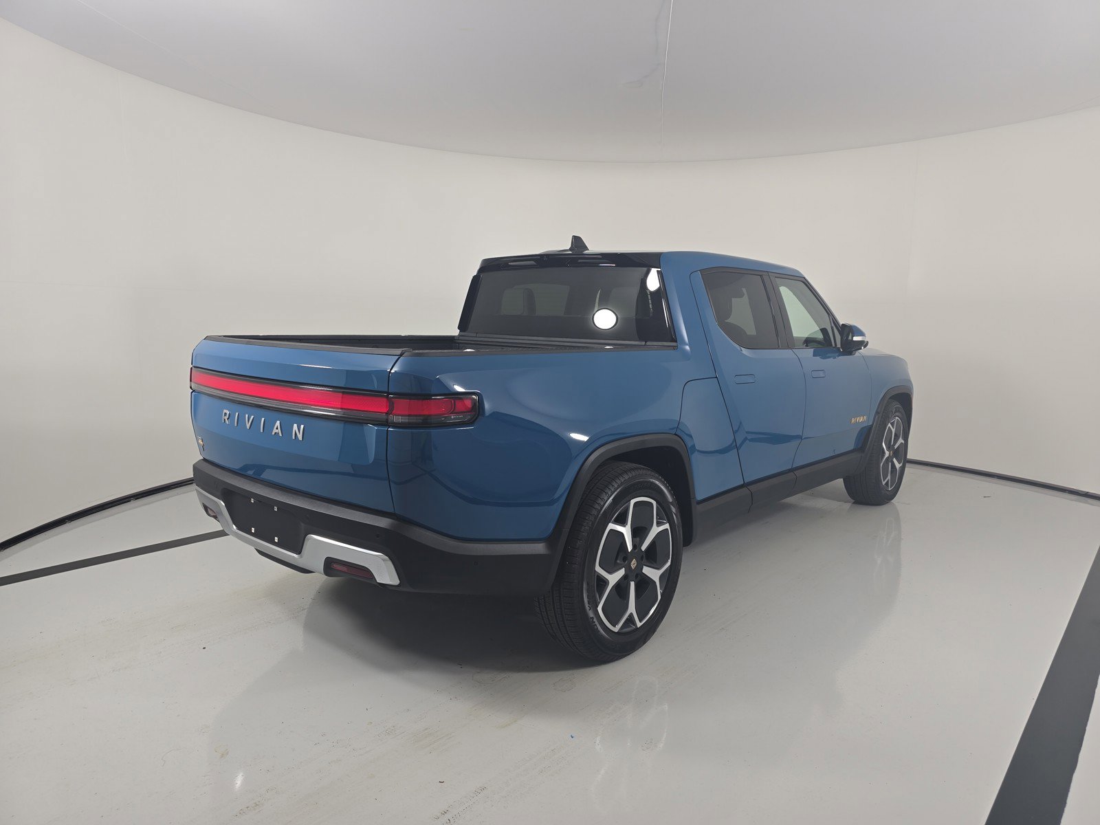 Used 2023 Rivian R1T Adventure AWD/4WD image 5