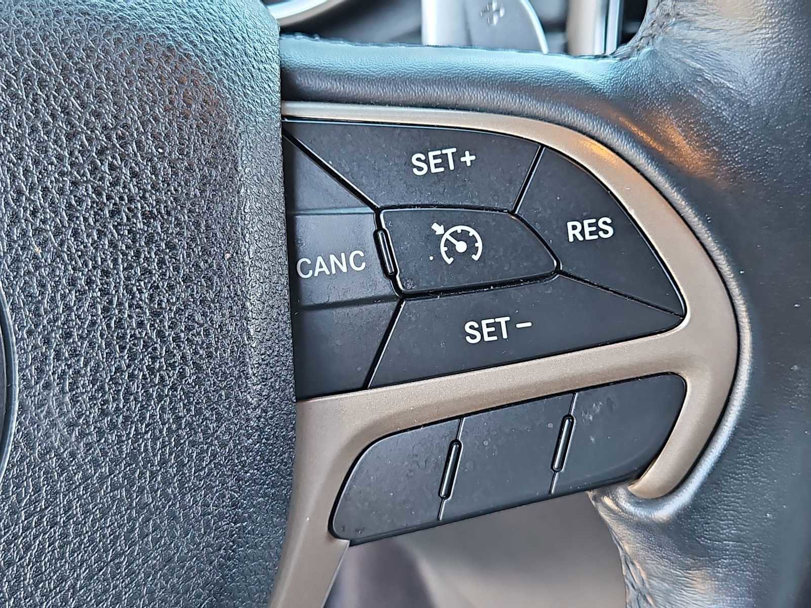 Used 2017 Jeep Grand Cherokee Laredo w/ Quick Order Package 23E AWD/4WD image 24