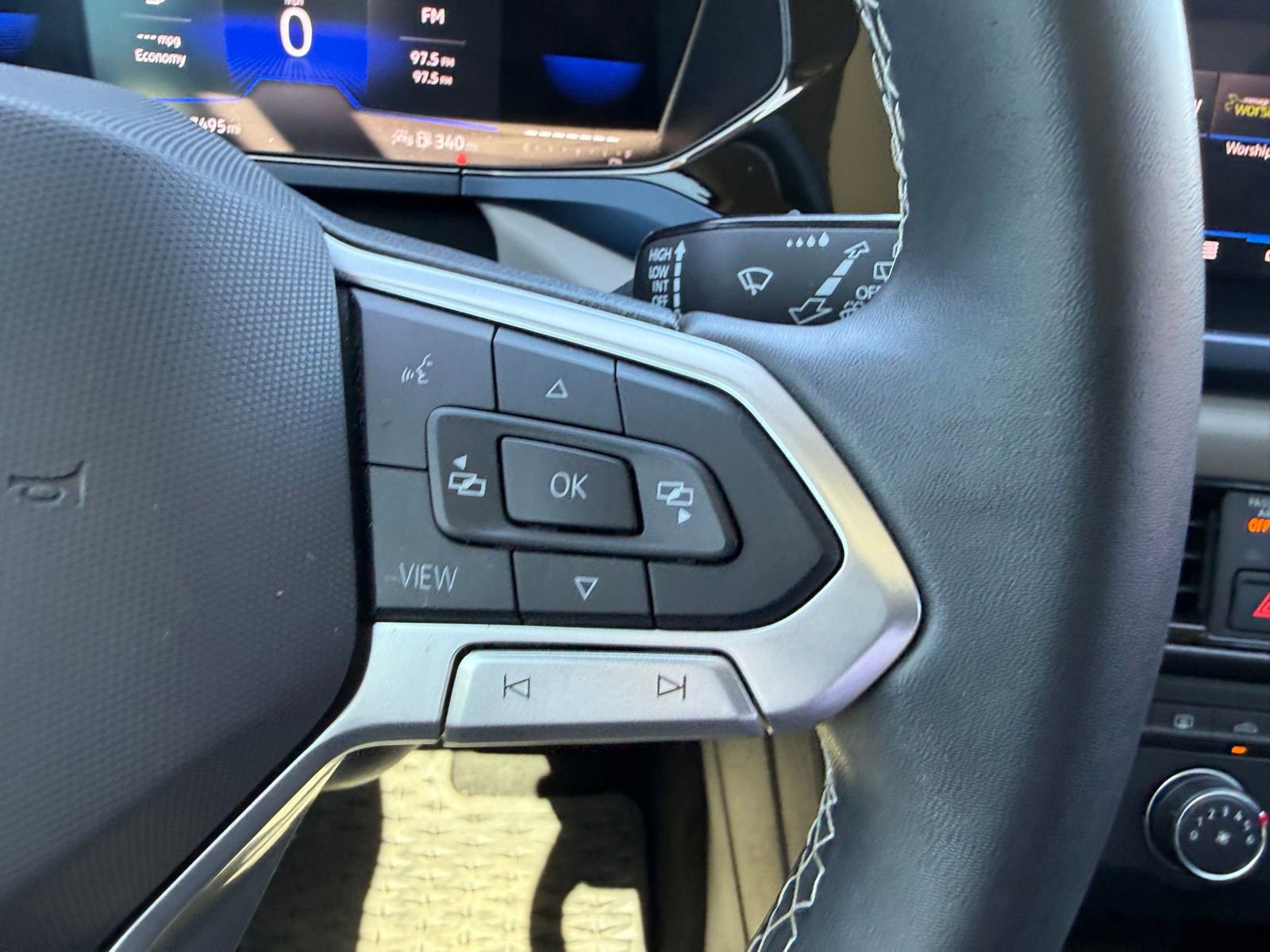 Used 2022 Volkswagen Taos SE w/ Panoramic Sunroof Package image 19