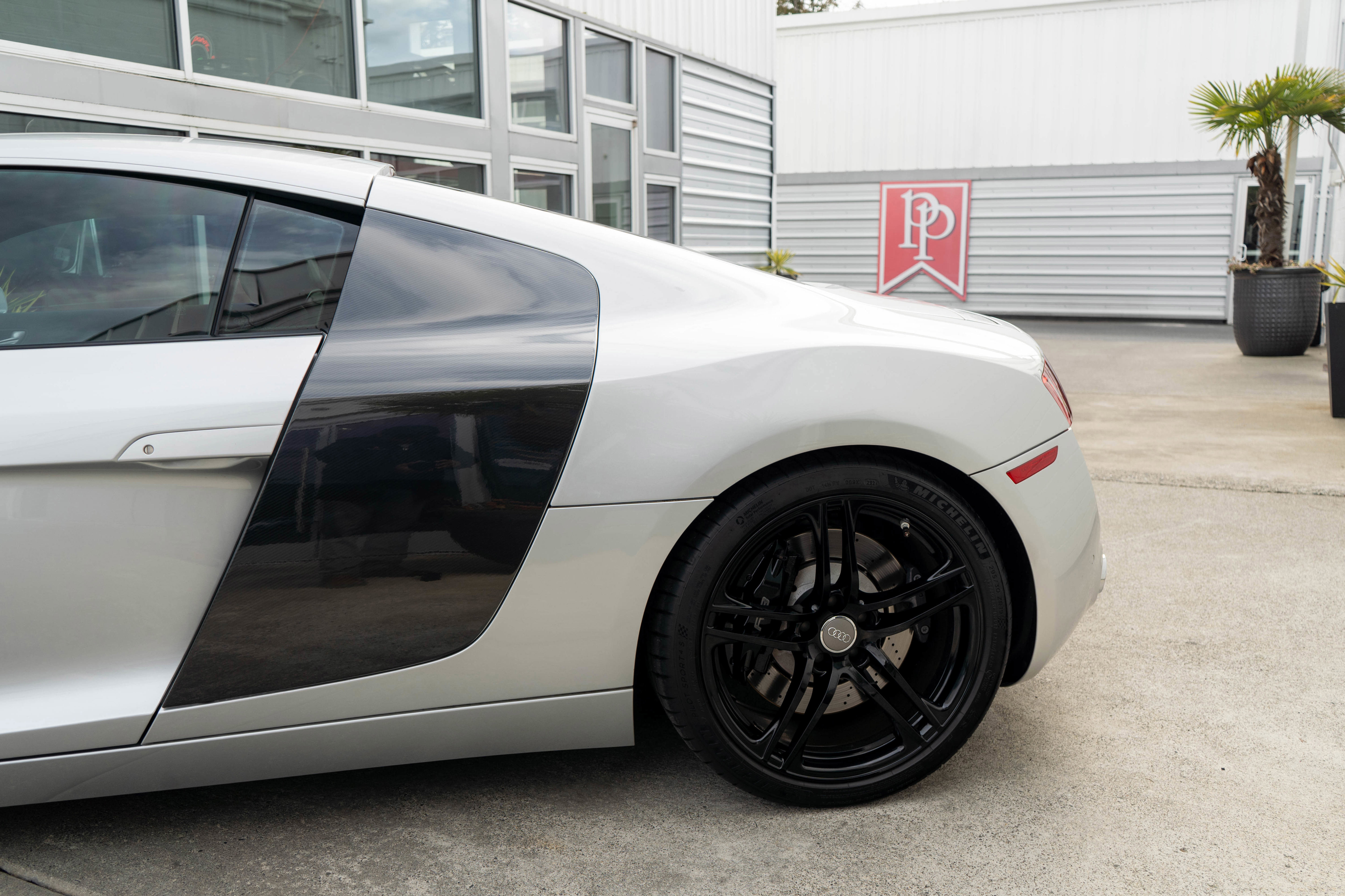 Used 2009 Audi R8 V8 image 5