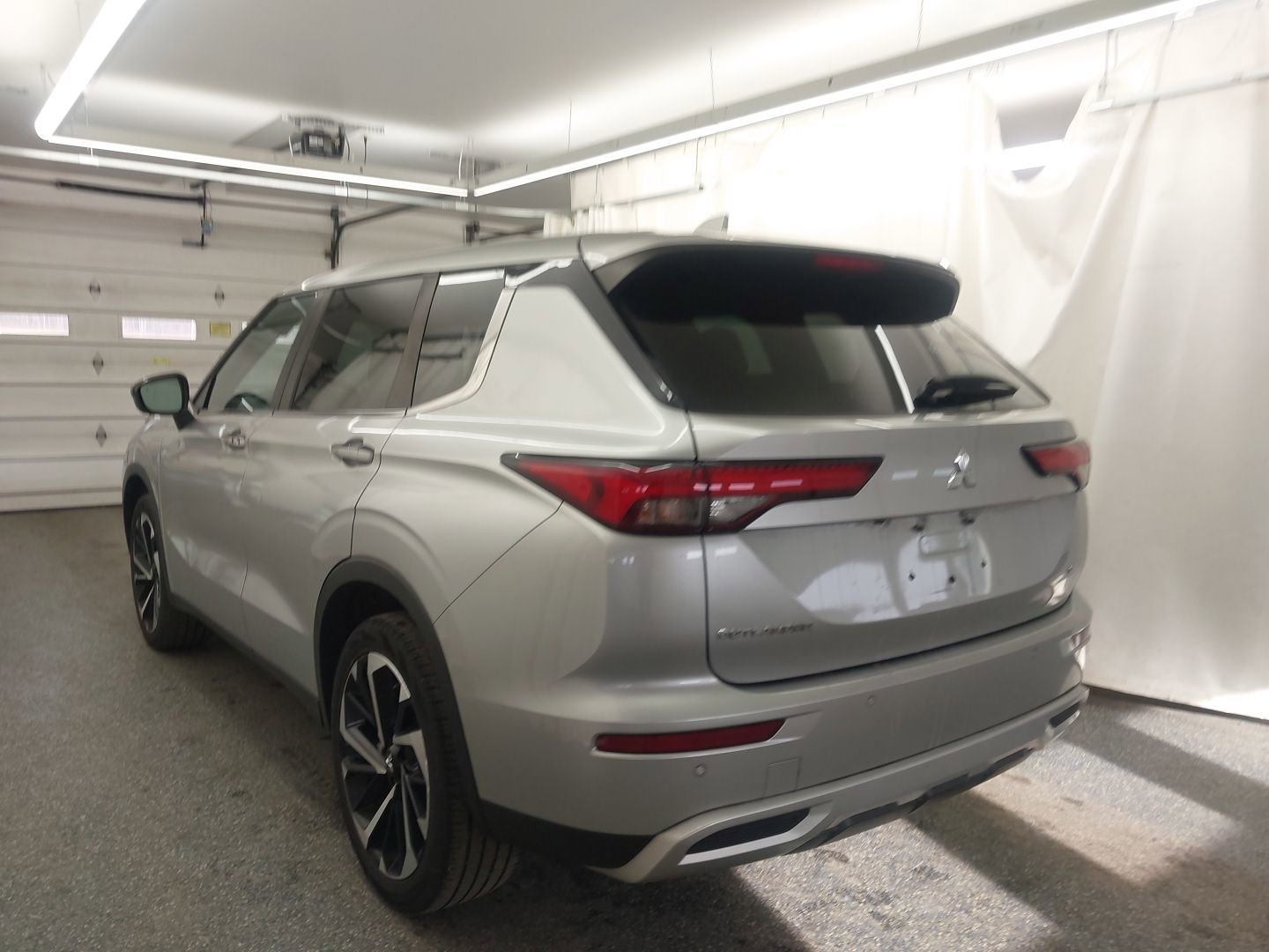 Used 2022 Mitsubishi Outlander SEL Black Edition image 4