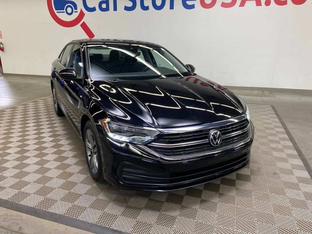 Used 2024 Volkswagen Jetta SE FWD image 2