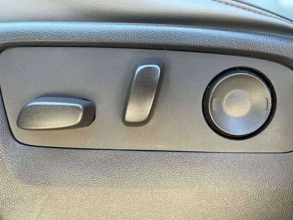 Used 2023 GMC Yukon SLT image 18