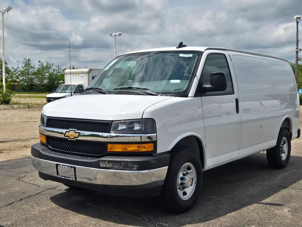 Used 2025 Chevrolet Express 2500 w/ Driver Convenience Package RWD image 3