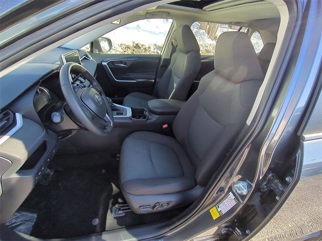 Used 2023 Toyota RAV4 XLE w/ Convenience Package image 8