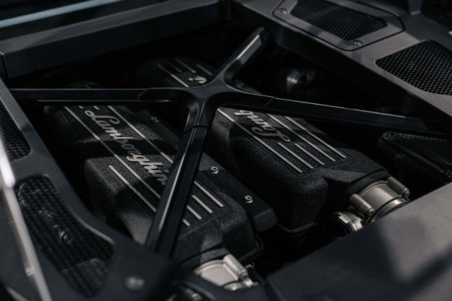 Used 2015 Lamborghini Huracan LP 610-4 image 10