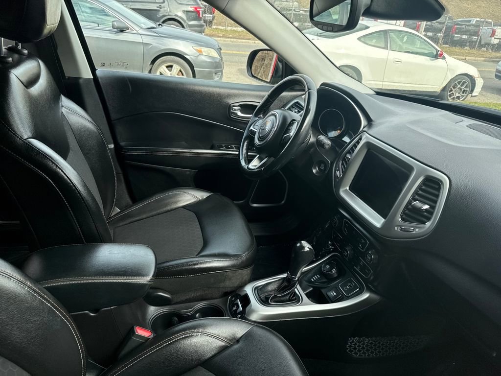Used 2018 Jeep Compass Latitude w/ Popular Equipment Group image 10