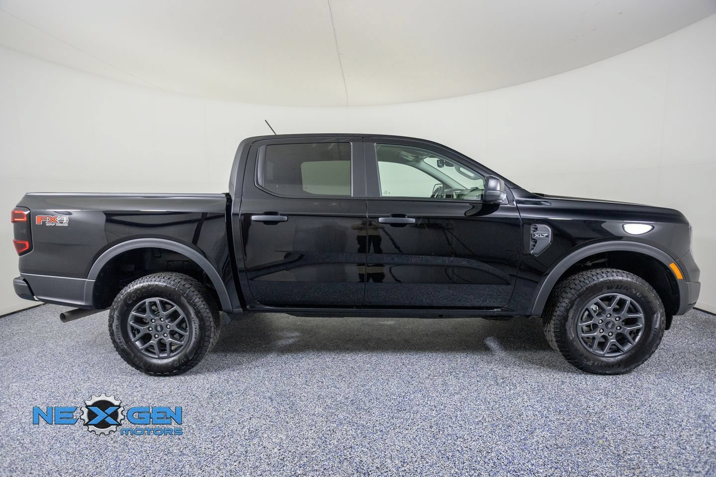 Used 2025 Ford Ranger XLT w/ FX4 Off-Road Package AWD/4WD image 9