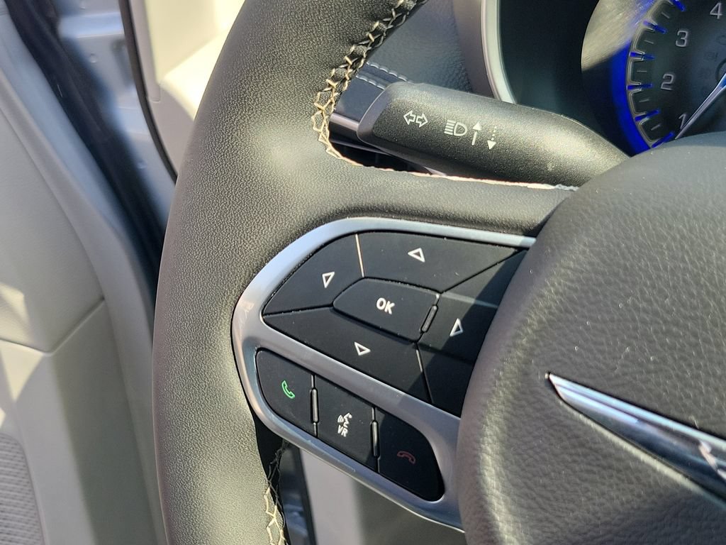 Certified 2024 Chrysler Pacifica Touring-L FWD image 20