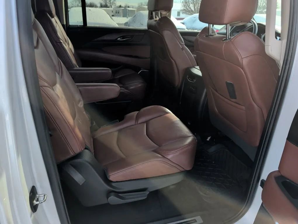 Used 2017 Cadillac Escalade ESV Premium Luxury image 14