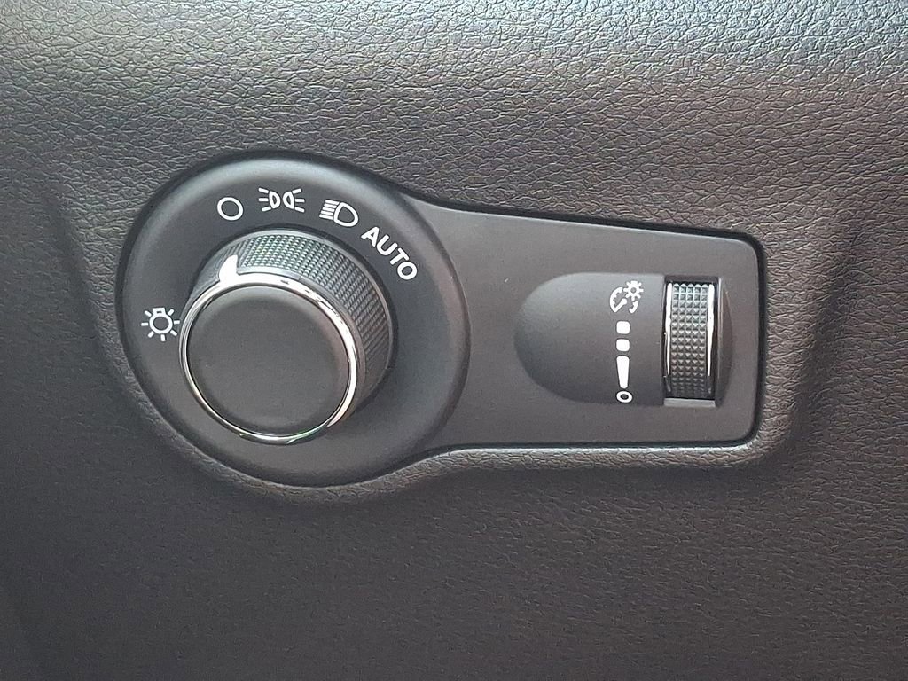 Used 2023 Jeep Compass Sport image 24