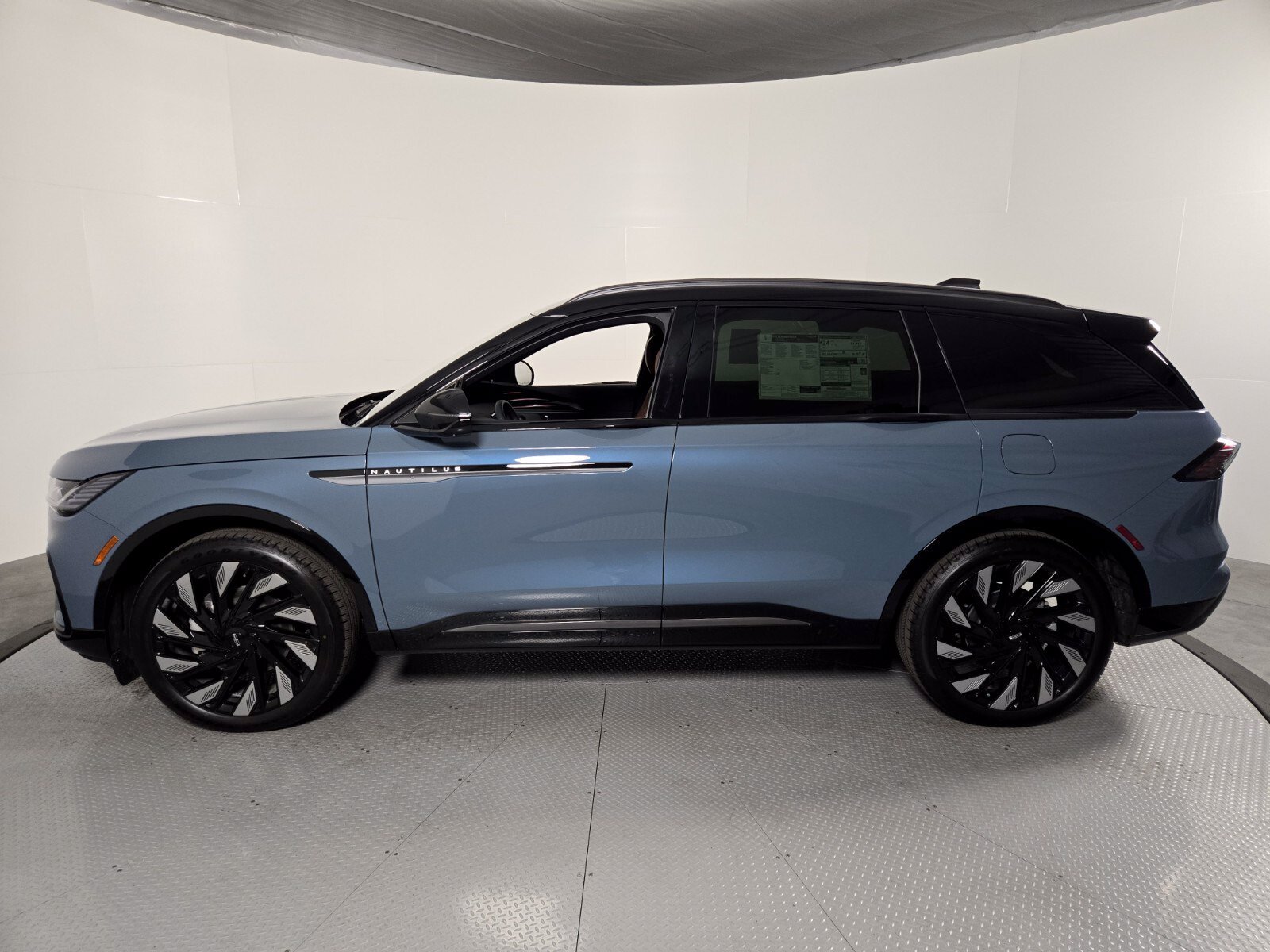 New 2026 Lincoln Nautilus Reserve w/ Jet Appearance Package AWD/4WD image 8