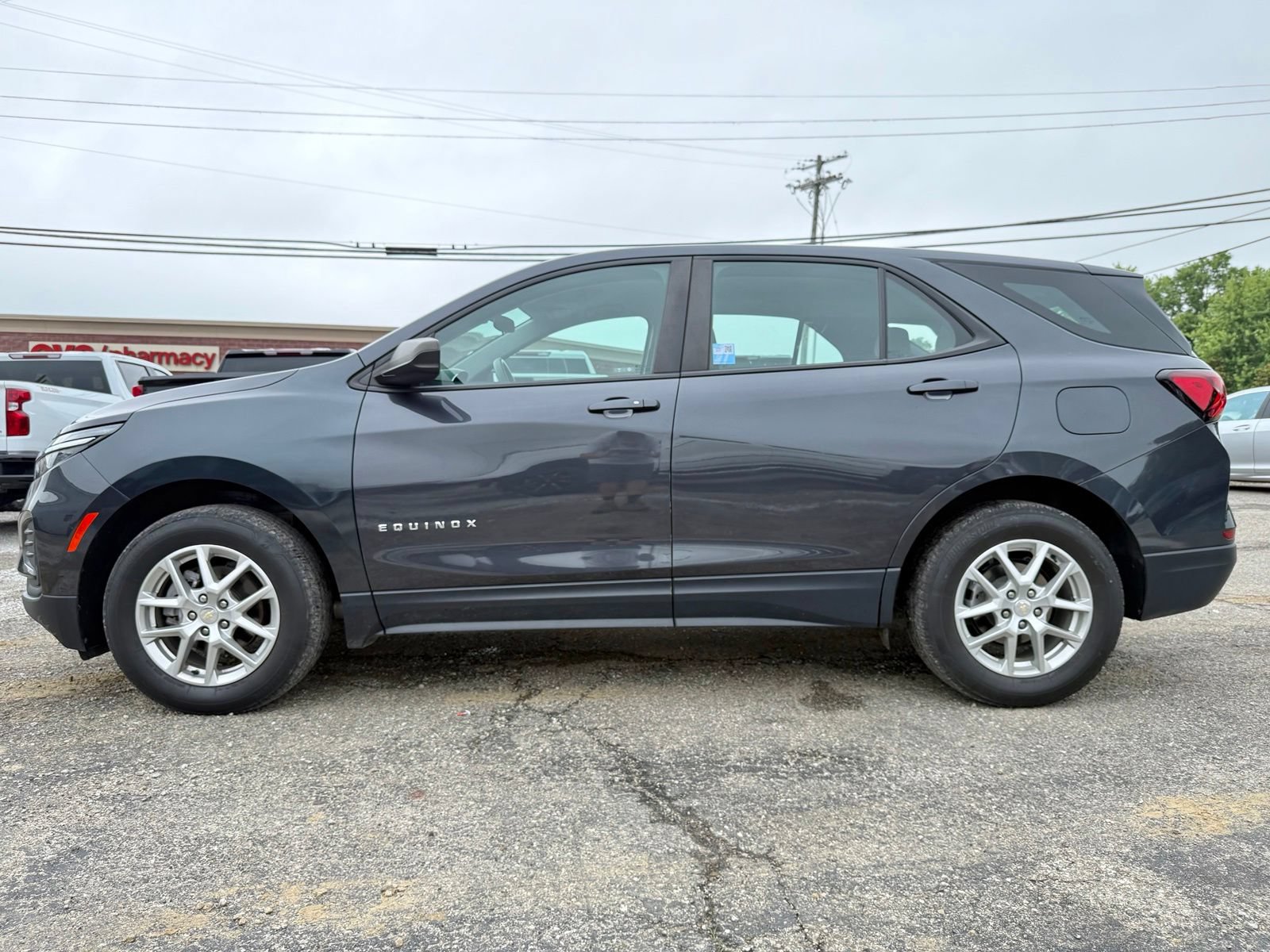 Used 2022 Chevrolet Equinox LS AWD/4WD image 3