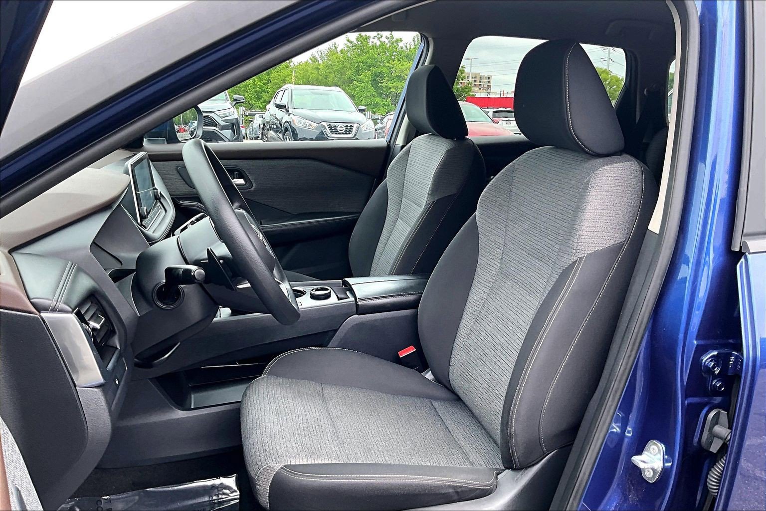 Used 2023 Nissan Rogue SV AWD/4WD image 23