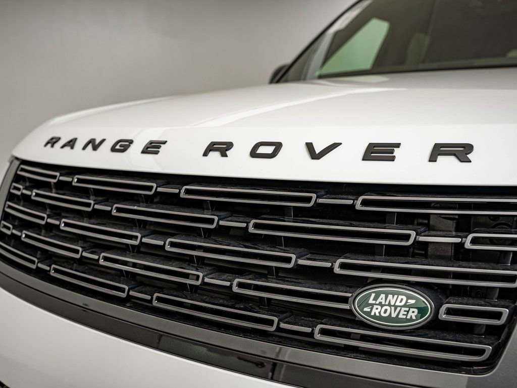 New 2026 Land Rover Range Rover SE image 3