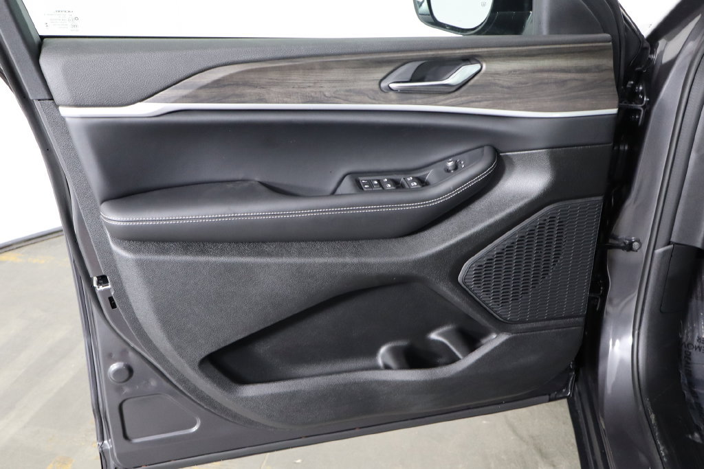 New 2026 Jeep Grand Cherokee Altitude AWD/4WD image 19