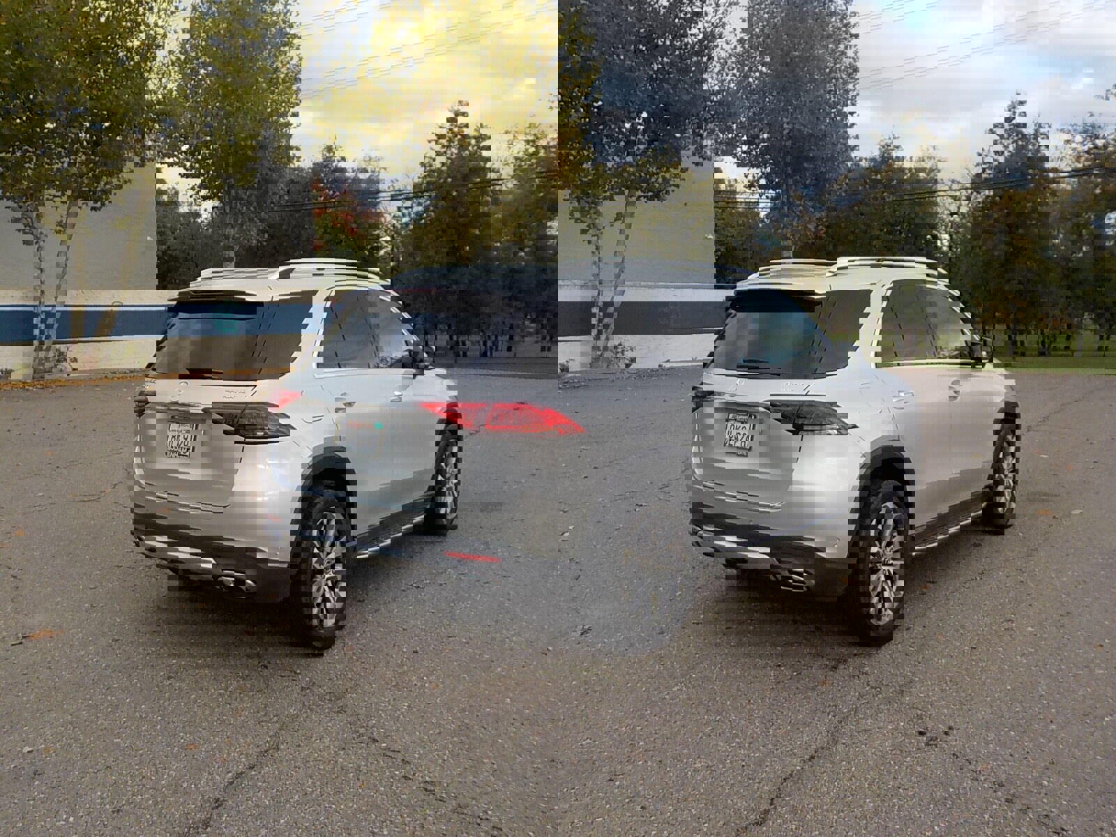 Used 2020 Mercedes-Benz GLE 350 4MATIC image 2