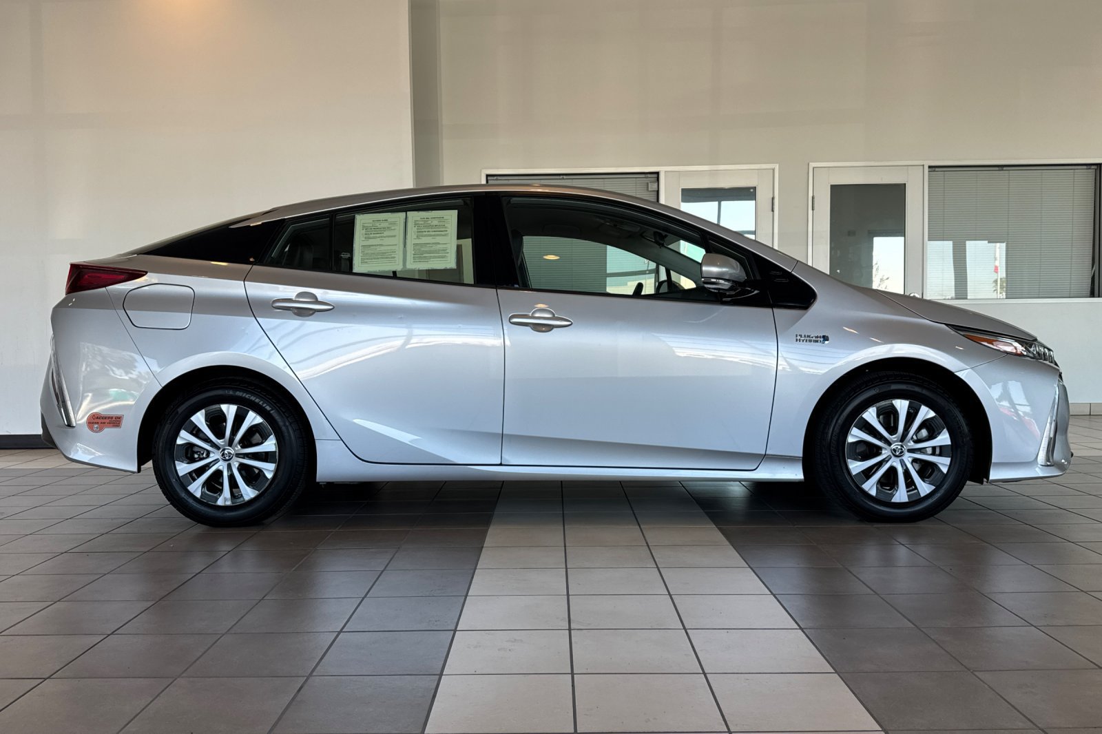 Certified 2020 Toyota Prius Prime XLE FWD image 3