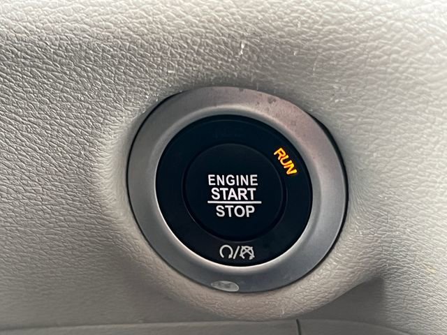 Used 2023 Chrysler Pacifica Touring-L FWD image 31
