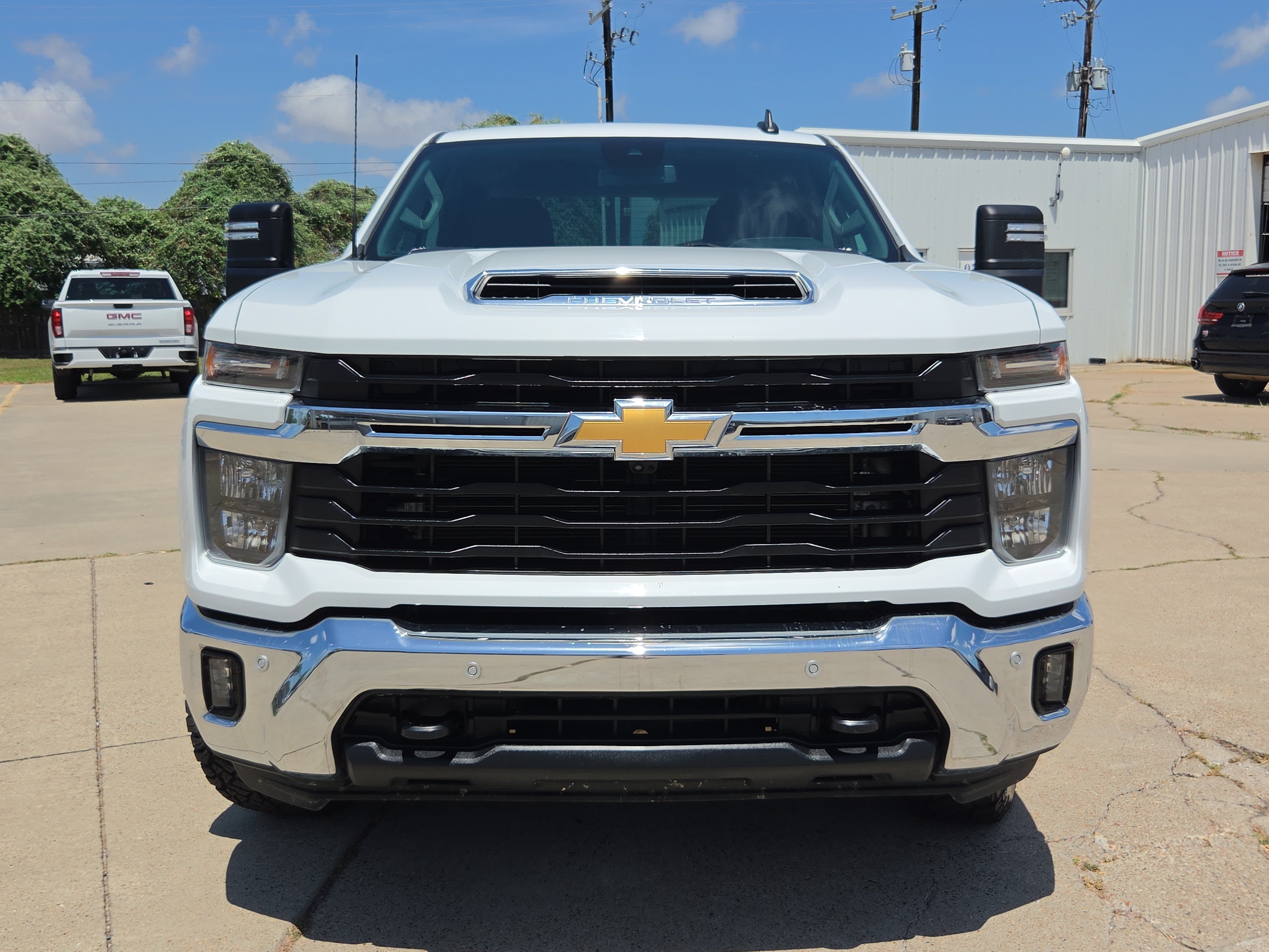 Used 2025 Chevrolet Silverado 2500 LT w/ Safety Package AWD/4WD image 2