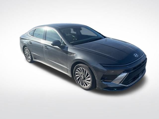 Used 2025 Hyundai Sonata Limited image 4
