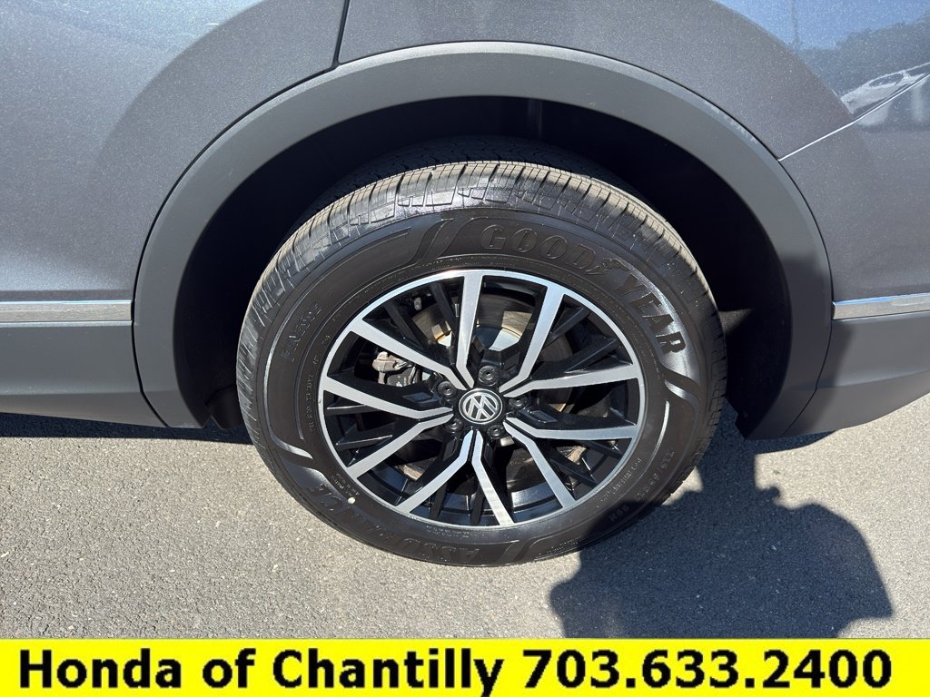 Used 2021 Volkswagen Tiguan SE w/ 3rd Row Seat Package AWD/4WD image 24