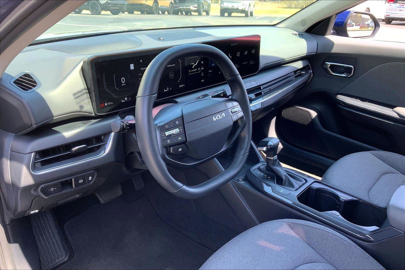 Used 2025 Kia K4 EX image 12