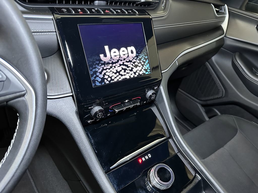 Certified 2024 Jeep Grand Cherokee Laredo w/ Trailer Tow Package image 40