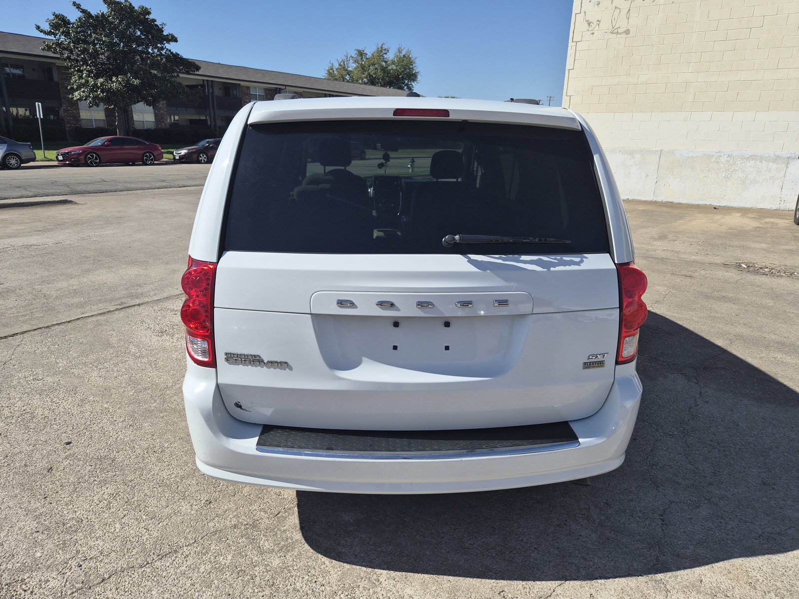 Used 2016 Dodge Grand Caravan SXT image 4