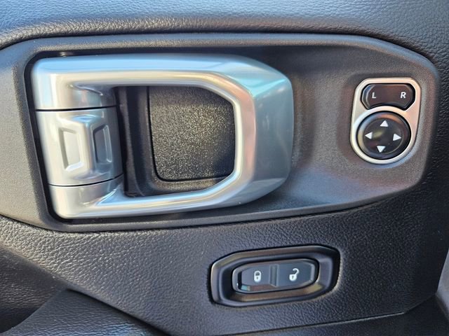 Used 2020 Jeep Wrangler Unlimited Sahara w/ Cold Weather Group AWD/4WD image 35