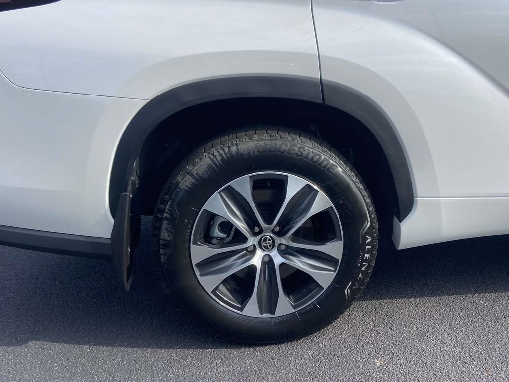 Used 2026 Toyota Highlander XLE AWD/4WD image 8