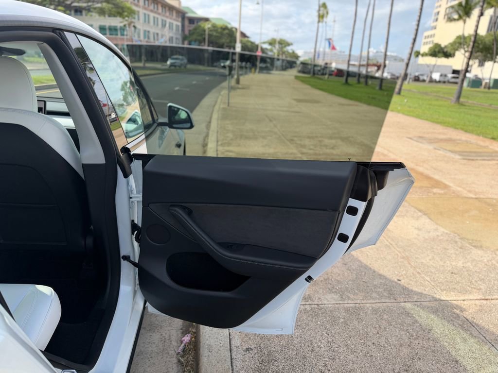 Used 2024 Tesla Model Y Performance image 16