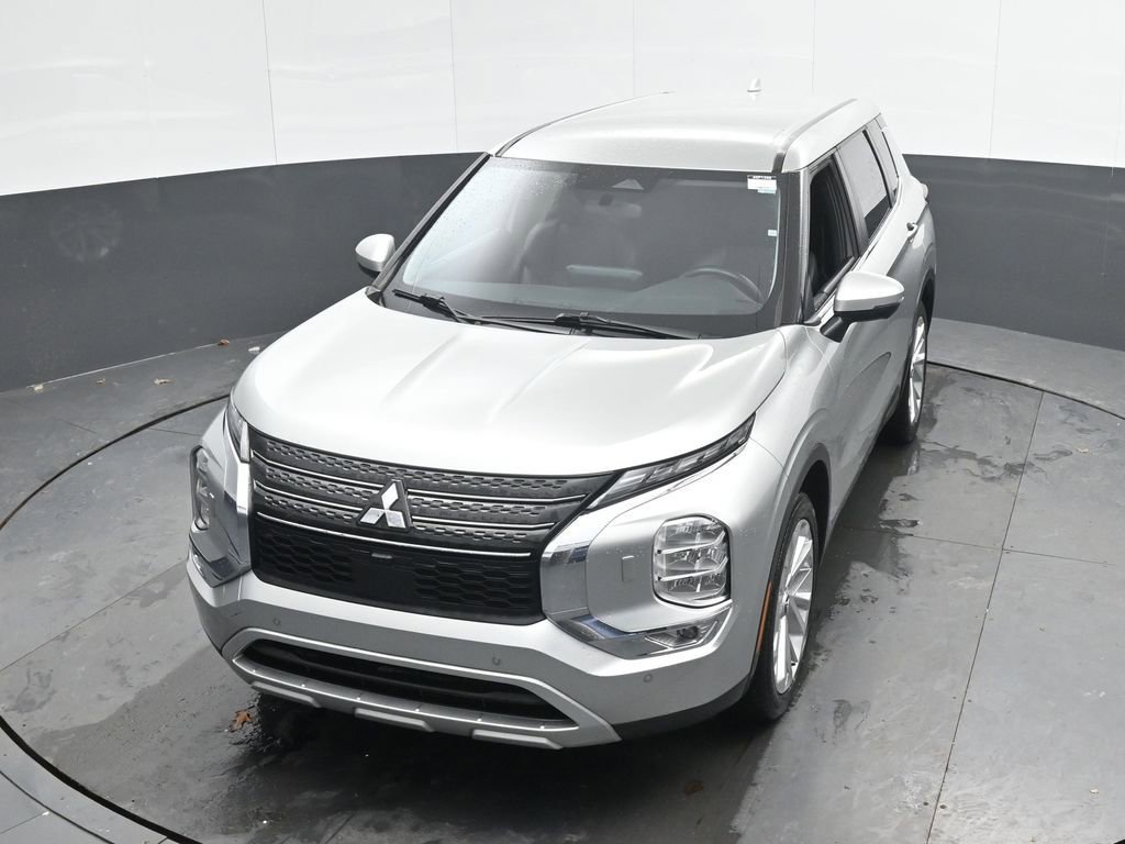 Used 2024 Mitsubishi Outlander SE image 41