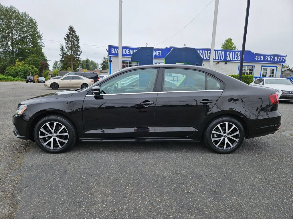 Used 2017 Volkswagen Jetta SE FWD image 2