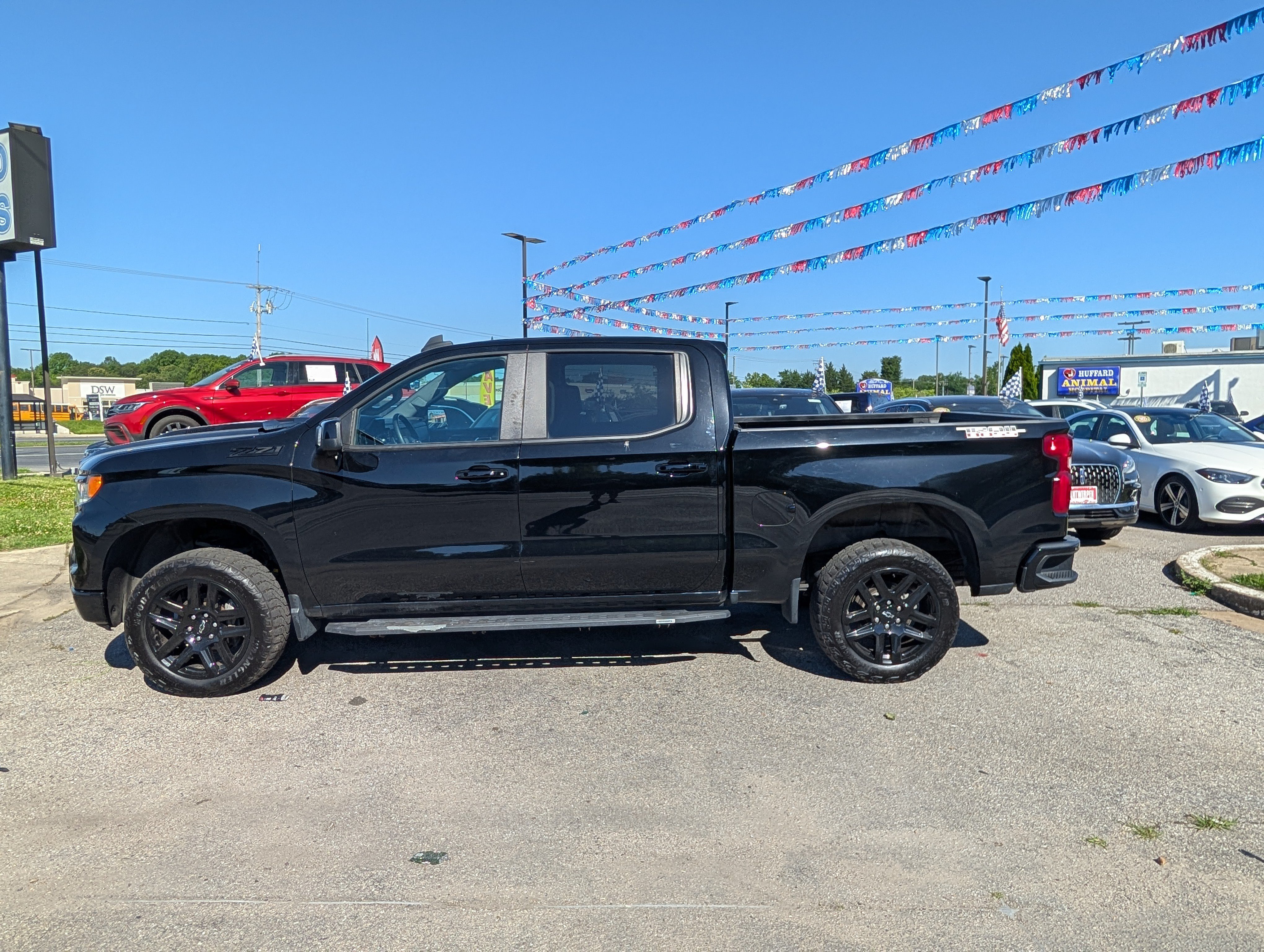 Used 2024 Chevrolet Silverado 1500 LT Trail Boss w/ LT Trail Boss Premium Package AWD/4WD image 5