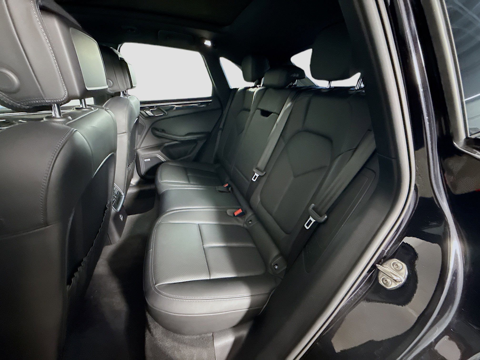 Used 2021 Porsche Macan S image 24