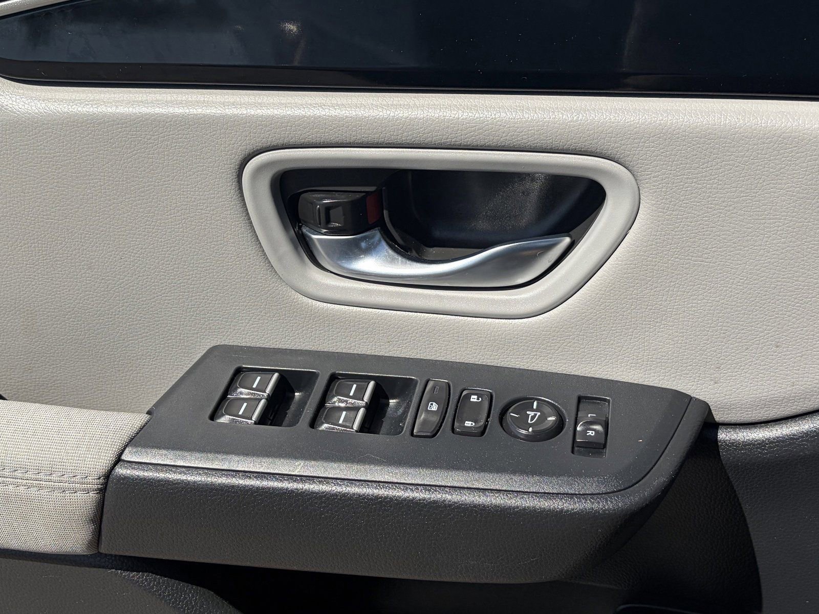 Used 2023 Honda Pilot LX image 23